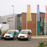 Schefferdrukkerij: vlaggen en wagenpark